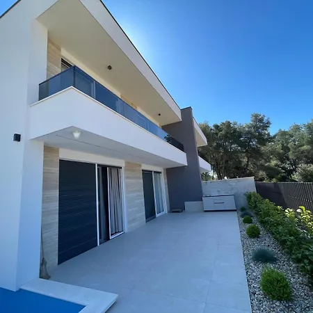Villa Nika With Pool & Parking Near Zadar 빌라