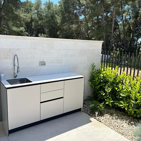 Villa Nika With Pool & Parking Near Zadar 빌라 비빈제