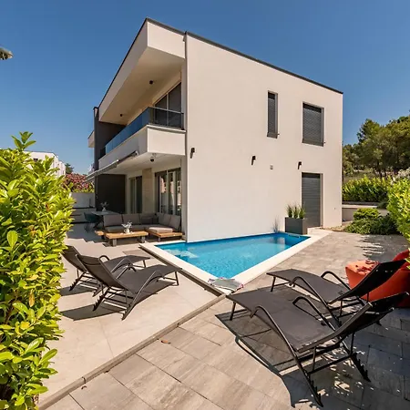 Nika With Pool & Parking Near Zadar Bibinje