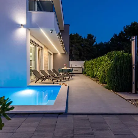 Willa Nika With Pool & Parking Near Zadar